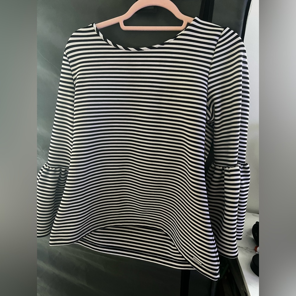 Calvin Klein stretchy flair sleeves shirt - Picture 2 of 2